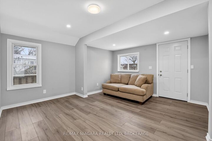 Property Photo:  40 Longtent Avenue  ON L2A 1E3 