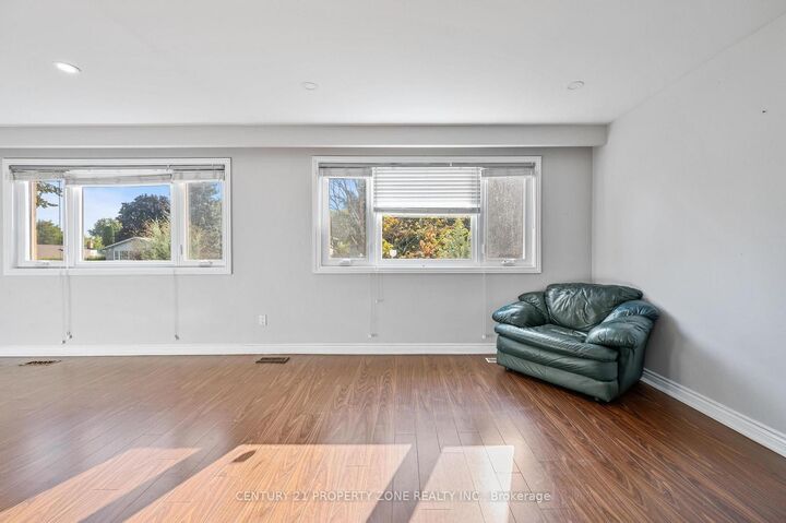 25 Chatsworth Drive — photo 1
