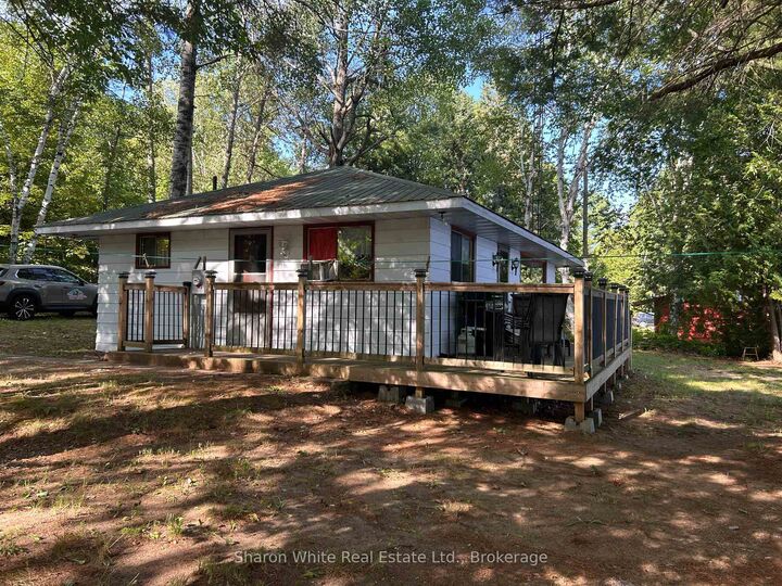 15 Russell Crescent — photo 1
