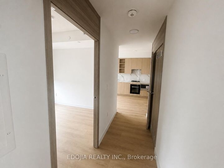 Photo de la propriété:  18 Esther Shiner Boulevard 1815  ON M2K 0J7 
