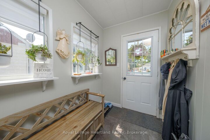 Property Photo:  109 Carling Terrace  ON N0G 2W0 
