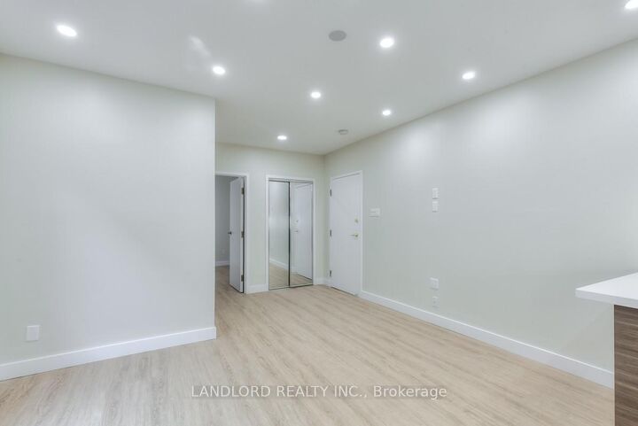 Property Photo:  240 Durie Street 305  ON M6S 3G1 