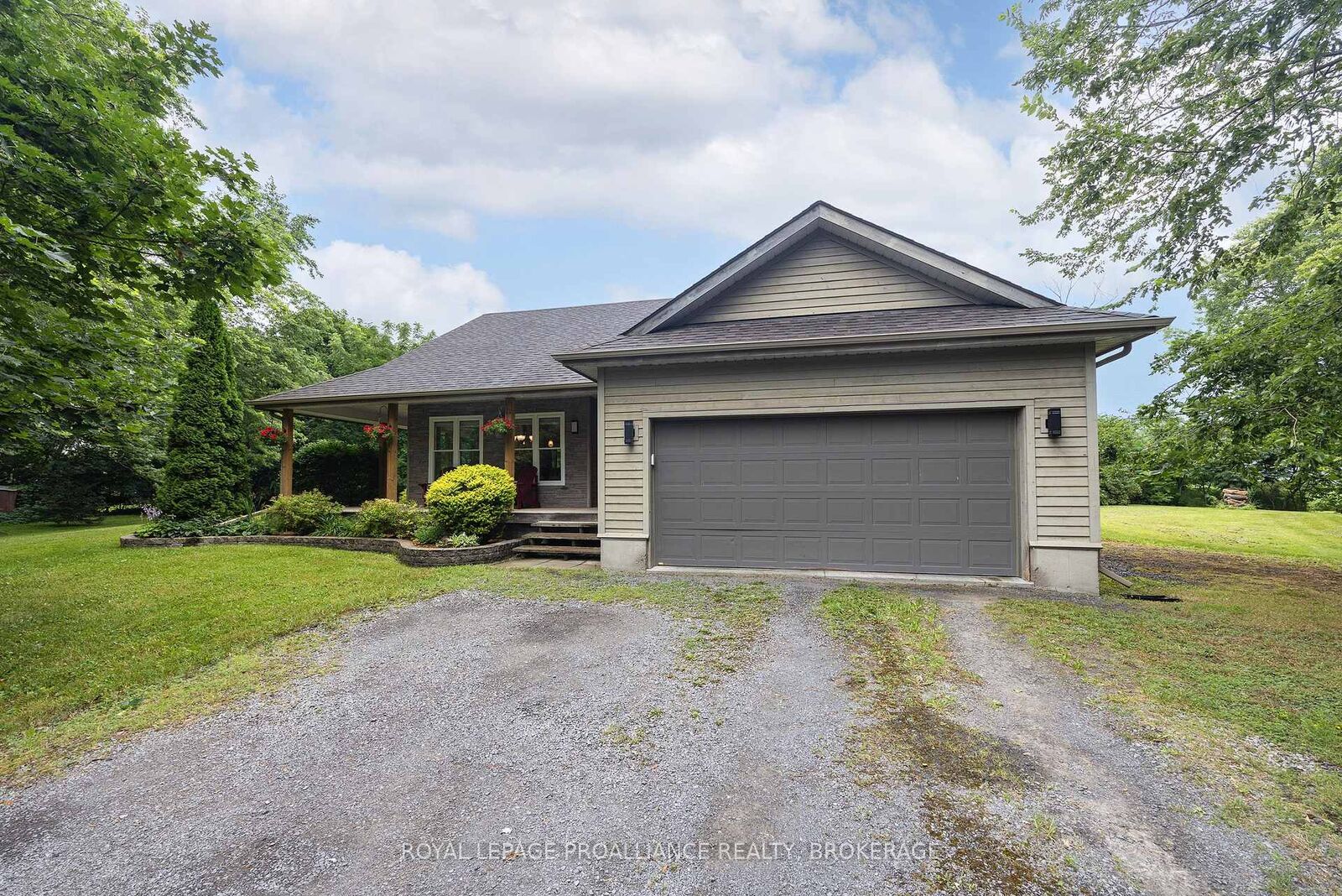Property Photo:  124 Park Street  ON K0H 1G0 