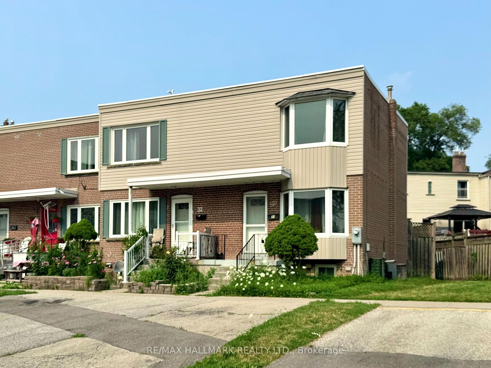 Property Photo:  740 Kennedy Road 31  ON M1K 2C5 