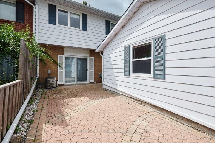 Property Photo:  67 Ramsgate Private  ON K1V 8M4 