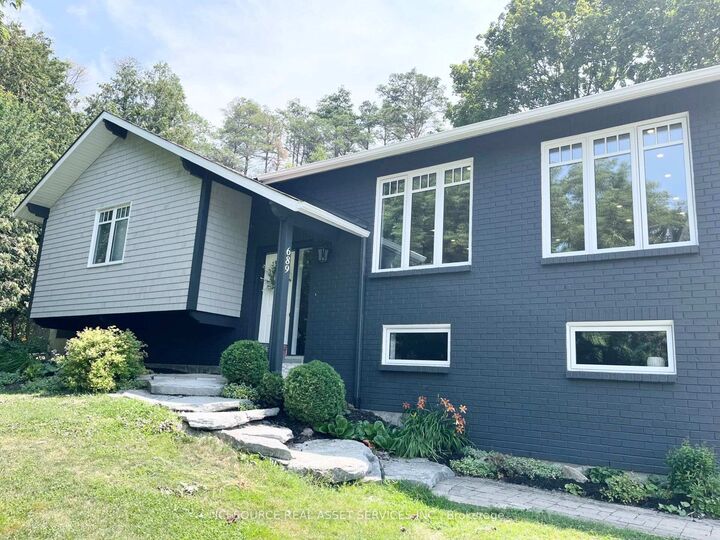 Property Photo: 689 Ravenshoe Road ON L9P 1R2
