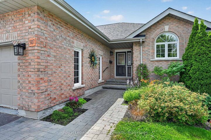 Property Photo: 1742 Ravenwood Drive 507 ON K9K 2R6