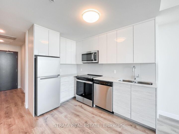 Property Photo:  60 Frederick Street 2103  ON N2H 0C7 