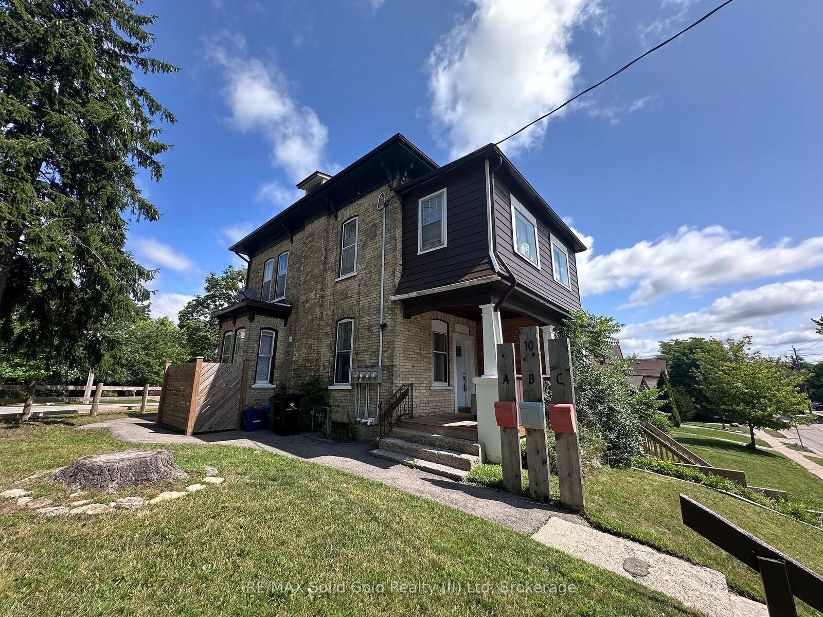 Property Photo: 10 Shanley Street ON N2H 5N8