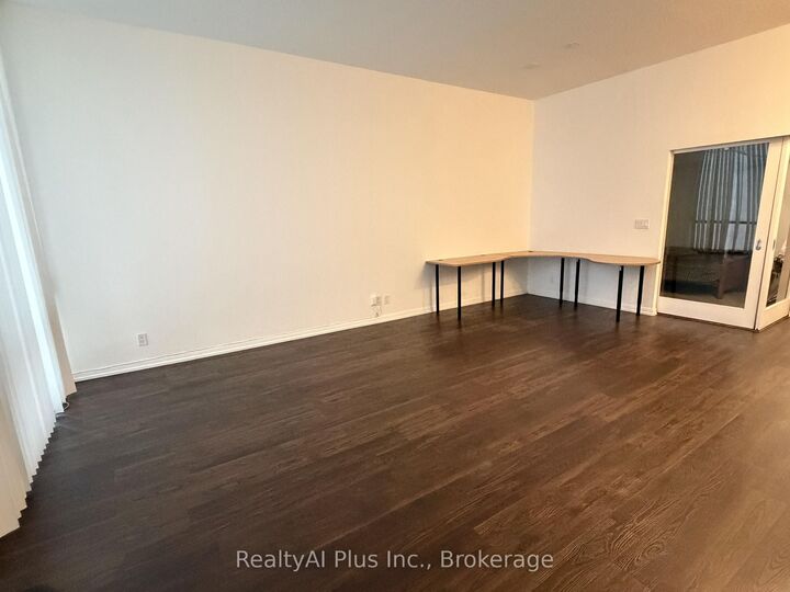 Property Photo: 832 Bay Street 213 ON M5S 1Z6