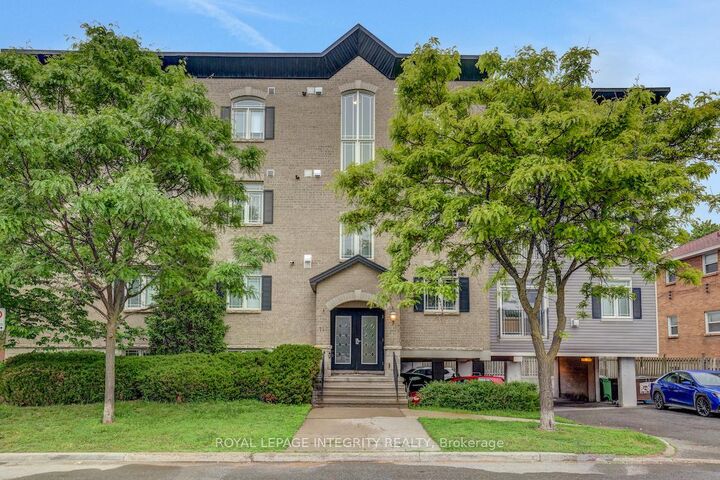 711 Churchill Avenue N 402 — photo 1