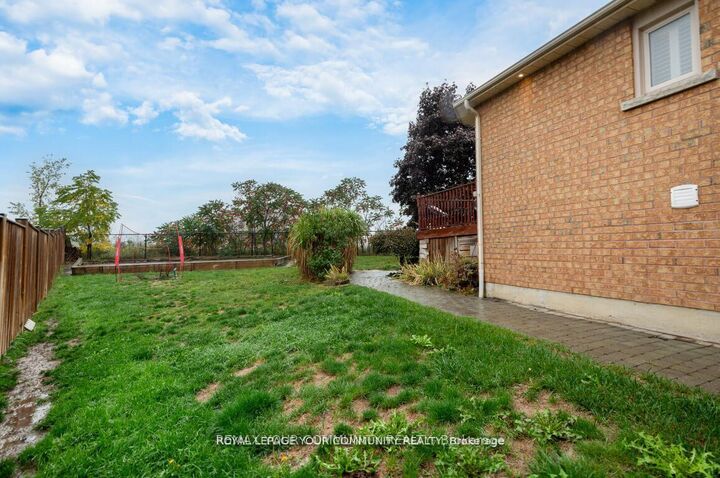 Property Photo: 63 Rolling Hills Lane ON L7E 1T8