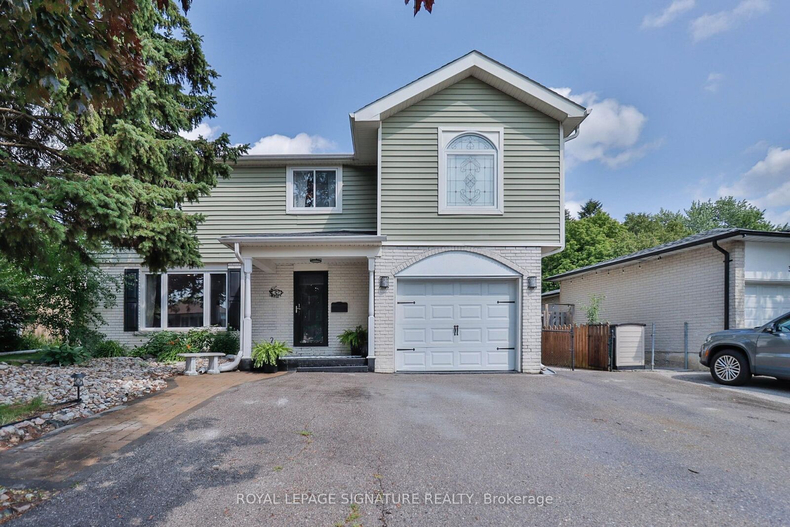 Property Photo: 32 Harland Crescent ON L1S 1J9