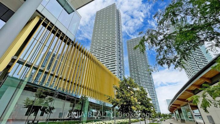 Property Photo: 5 Buttermill Avenue 6102 ON L4K 0J5
