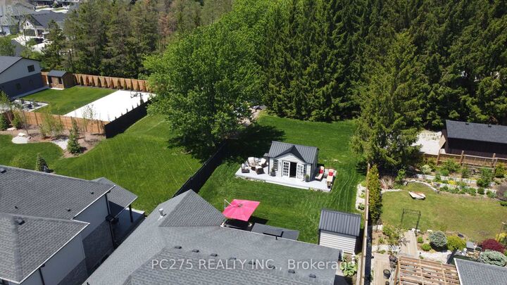 Photo de la propriété: 22 Talbot Grove Lane ON N5P 3T2