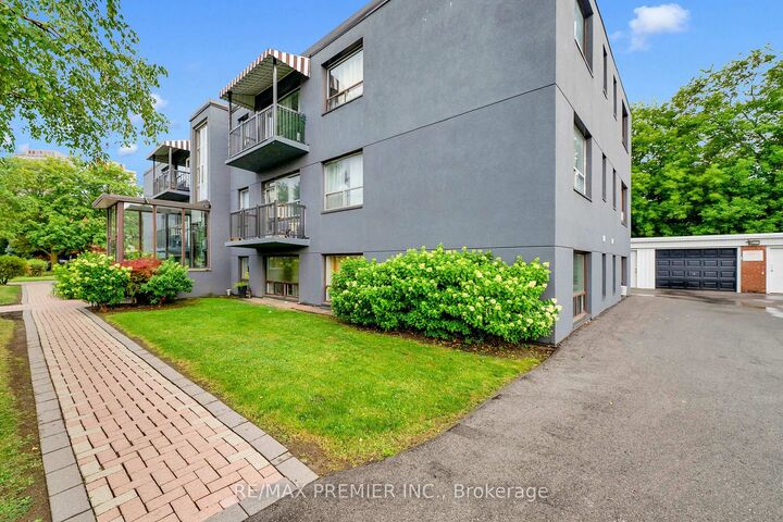 Property Photo:  4 Hartham Place 5  ON M3K 1P3 