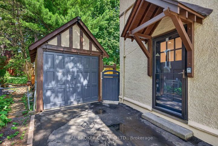 Property Photo:  17 Lakeview Terrace  ON K1S 3H3 