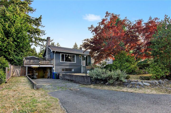 Property Photo:  159 Roberta Rd W  BC V9X 1A1 