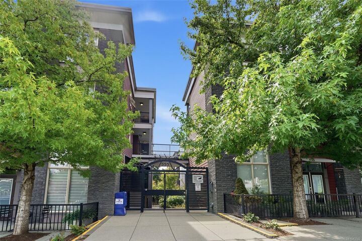 555 Franklyn St #304 — photo 1