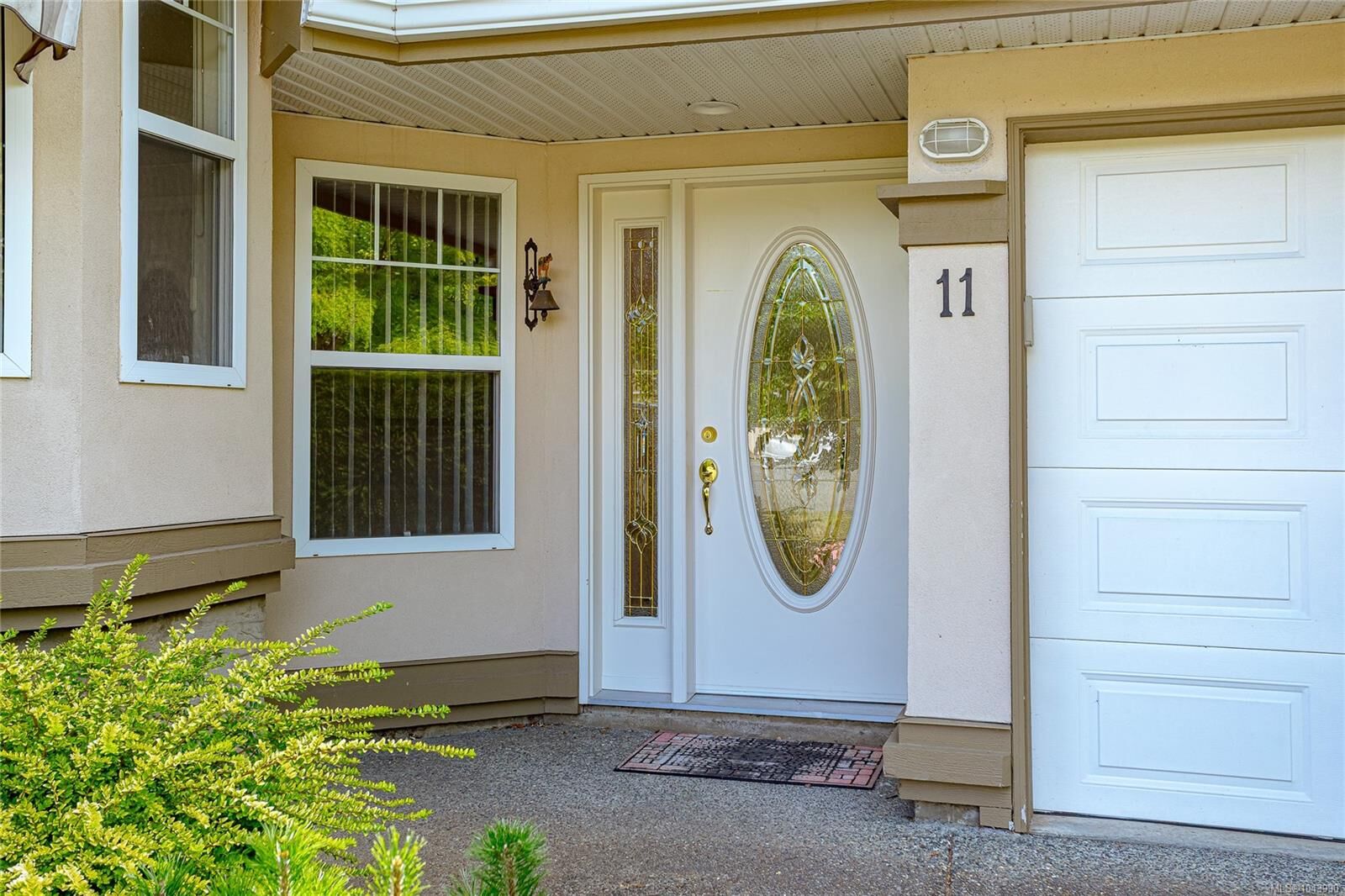 Property Photo: 920 Brulette Pl #11 BC V8J 1J1
