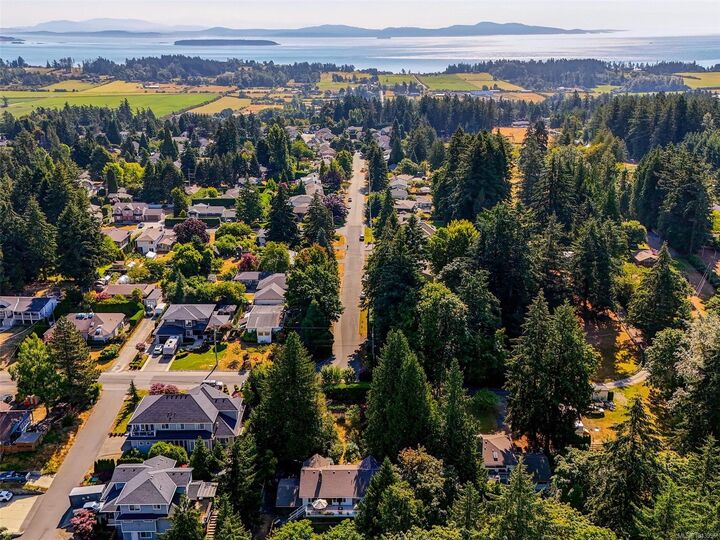 Property Photo: 6232 Rodolph Rd BC V8Z 5V8