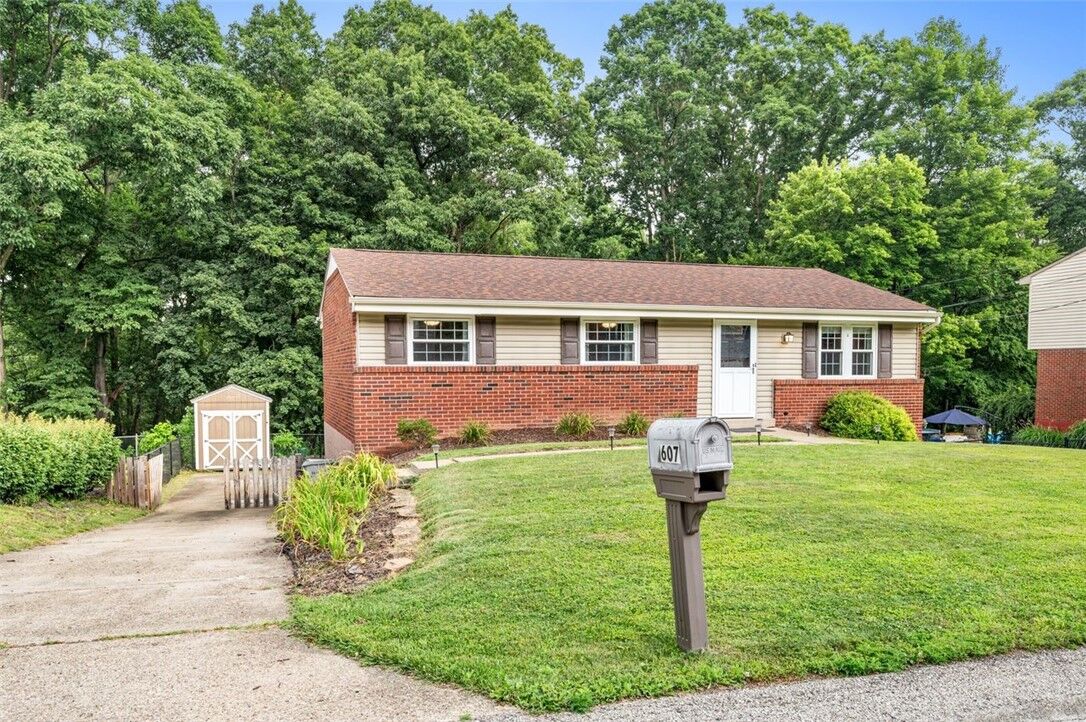 Property Photo: 607 Stoneridge Dr PA 15101
