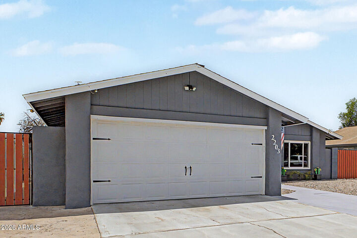 Property Photo:  2203 W El Moro Avenue  AZ 85202 