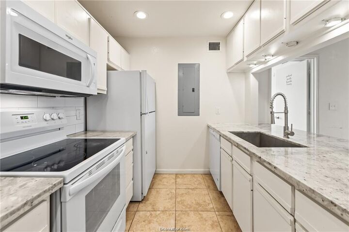Property Photo:  515 Southwest Parkway 301  TX 77840 