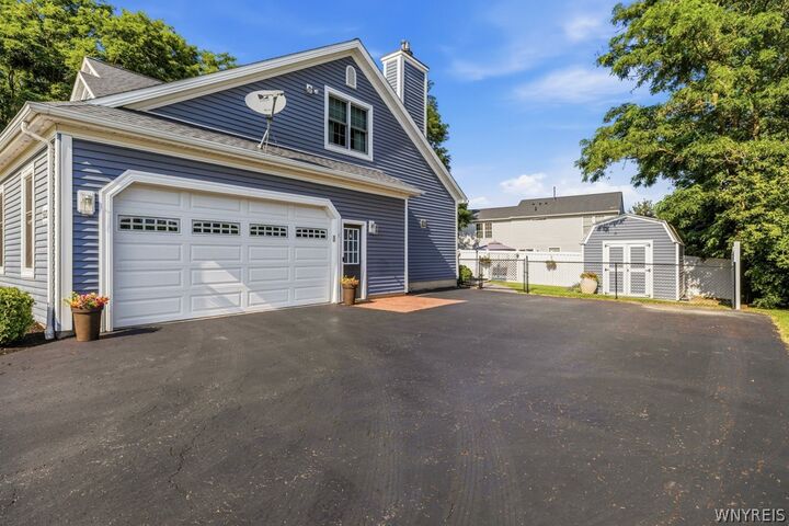 Property Photo:  5533 Twilight Lane  NY 14094 