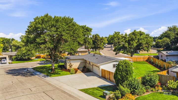 Property Photo:  4015 N. Bristol  ID 83704 