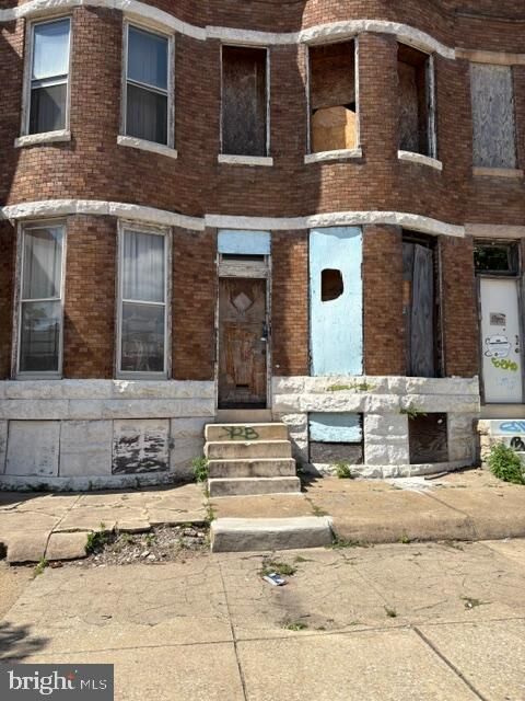 Property Photo: 2006 W North Avenue MD 21217