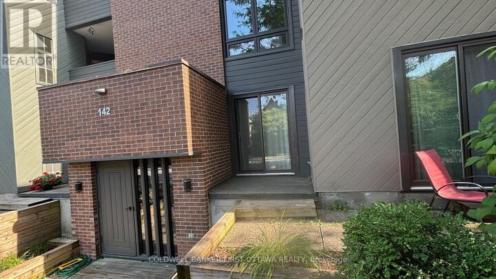 Property Photo:  142 Waverley Street 1A  ON K2P 0V4 