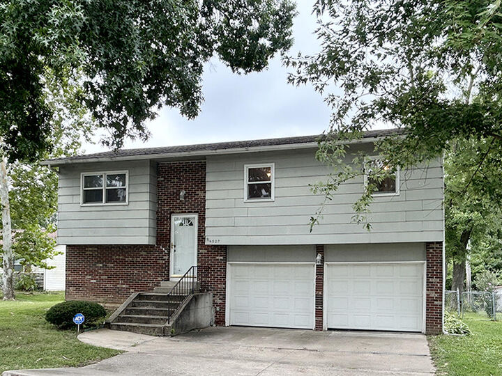 Property Photo:  4507 Sherwood Pl  MO 65202 