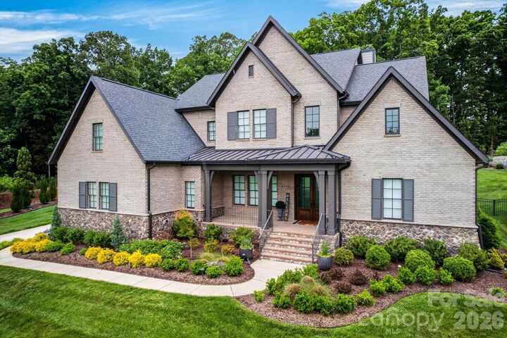 Property Photo: 1115 Shelton Oaks Court NC 28105
