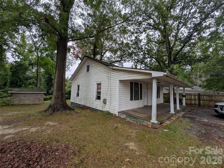 Property Photo: 109 Carlton Drive NC 28021