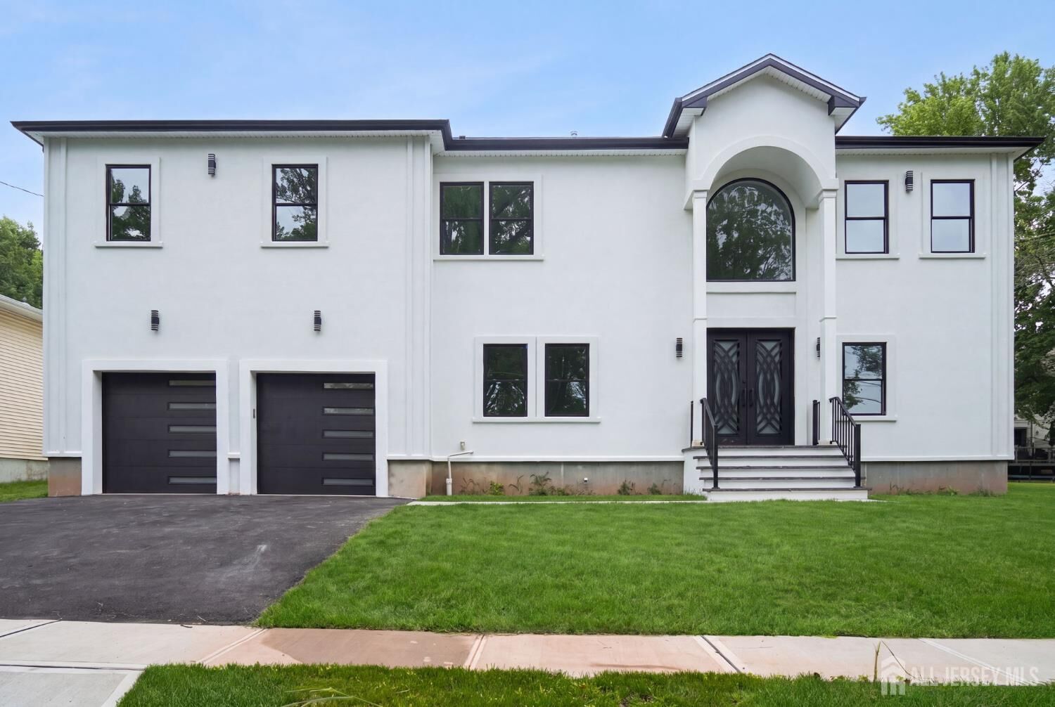 Property Photo:  20 Milton Avenue  NJ 08820 