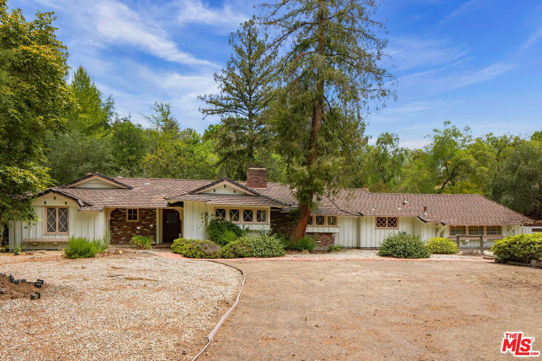 Property Photo:  5854 Round Meadow Rd  CA 91302 