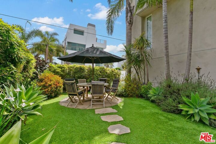 Property Photo:  24 Yawl St, Unit 2  CA 90292 