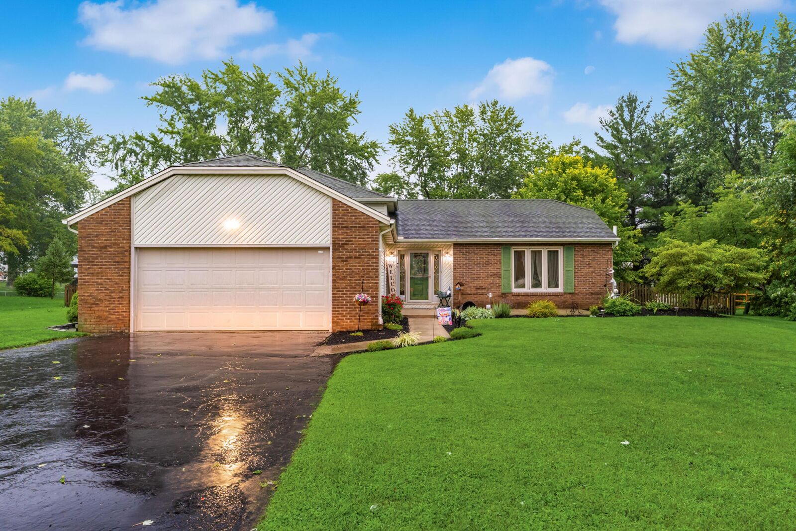 Property Photo: 11900 Huntington NW Way OH 43147