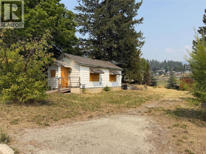 Property Photo:  226 16th Avenue North  BC V0B 1G5 