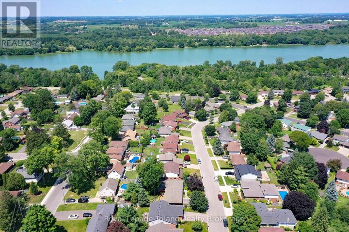 Property Photo:  694 Gladstone Drive  ON N4S 5S8 