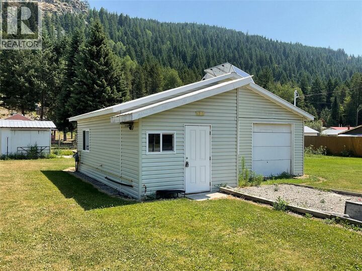 Property Photo:  618 Kimberley Avenue North  BC V0H 1J0 