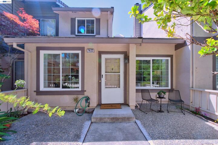 Property Photo: 7422 Oxford Cir CA 94568