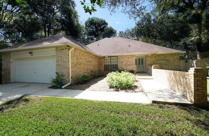 Property Photo:  1695 Parkside Circle  FL 32578 