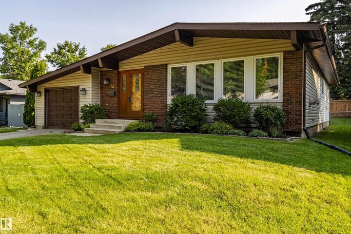 Property Photo: 16 Brunswick Crescent AB T8N 2K6