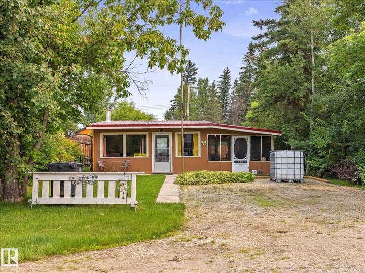 Property Photo:  4907 54 Street  AB T0E 0A0 