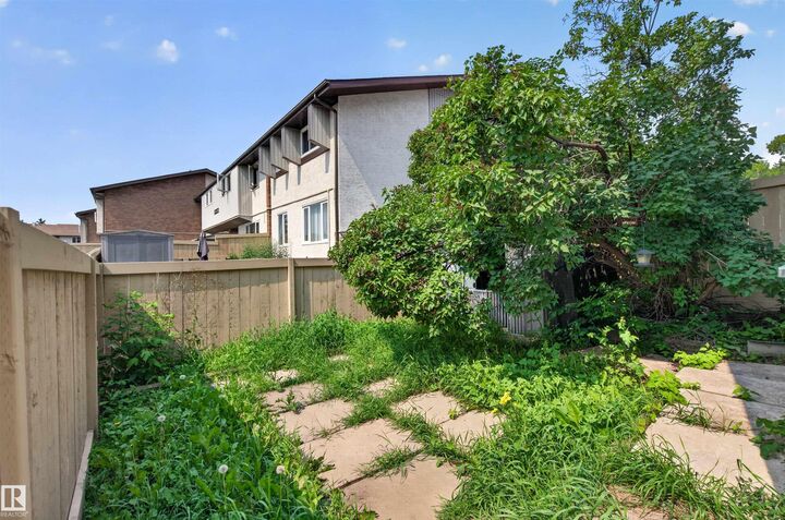 Property Photo:  14120 80 Street NW 12  AB T5C 1L6 