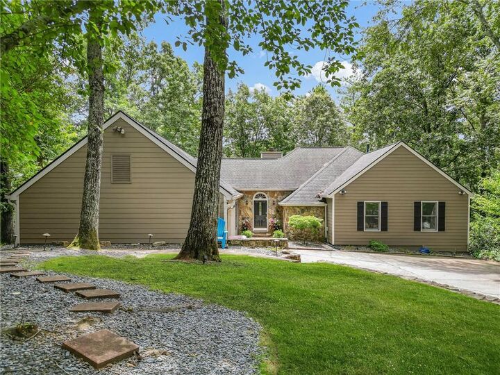 Property Photo: 160 Fairway Ridge Drive GA 30022