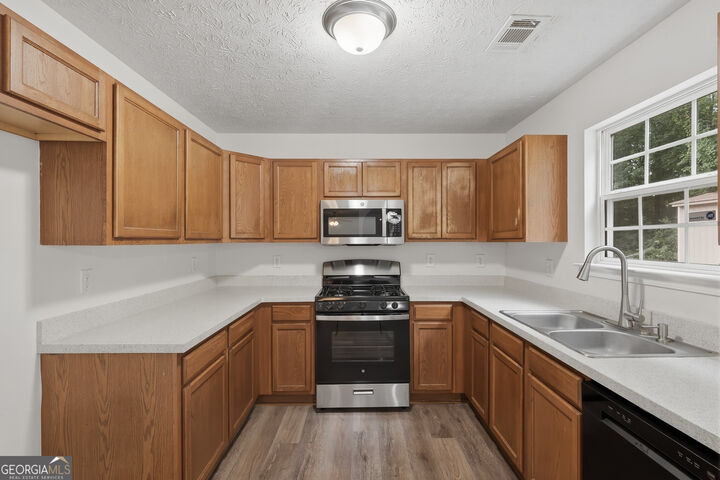 Property Photo:  2213 Pine View Trail  GA 30294 
