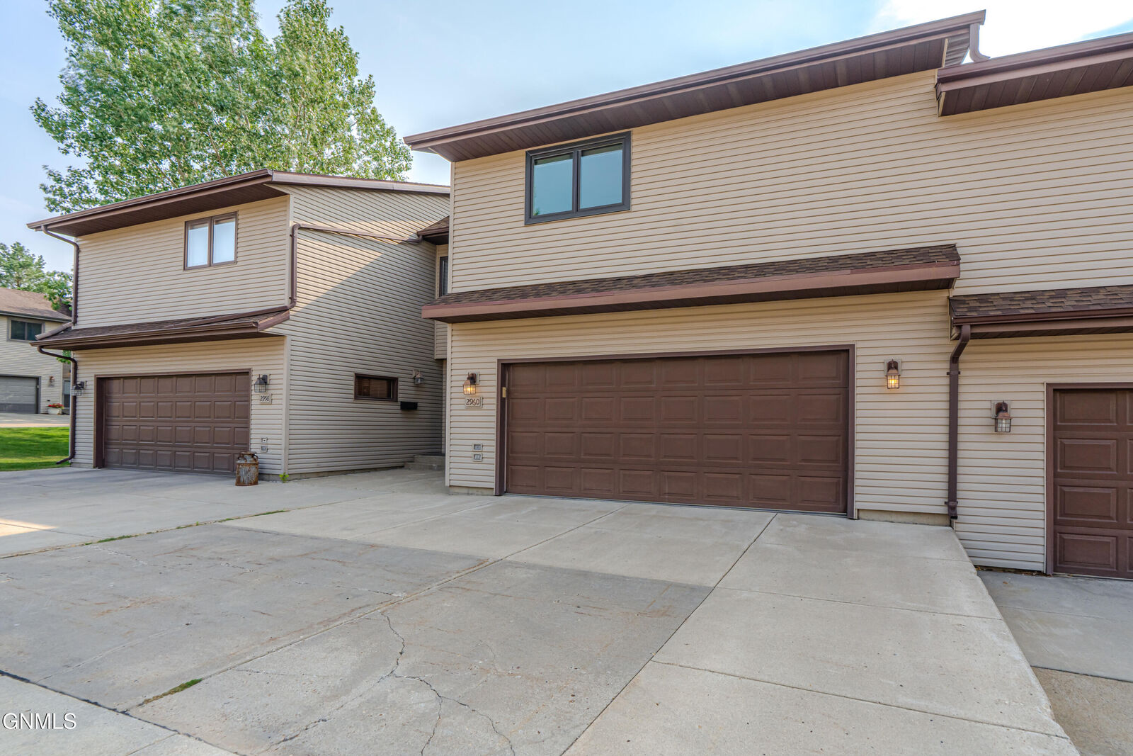 Property Photo:  2960 Ontario Lane 6  ND 58503 